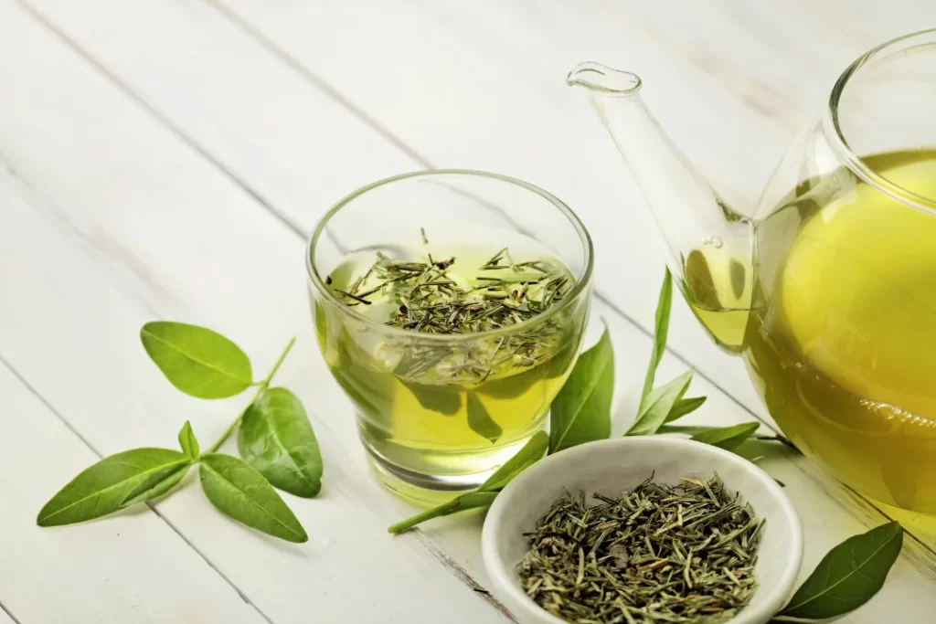 Green tea helps to reduce anxiety. 